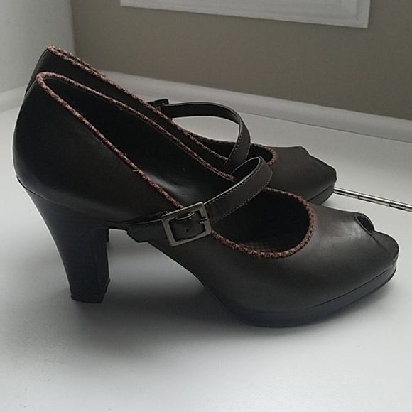 Retro Style Peep-toe Mary Jane Heels with Buckle - Picture 2 of 8